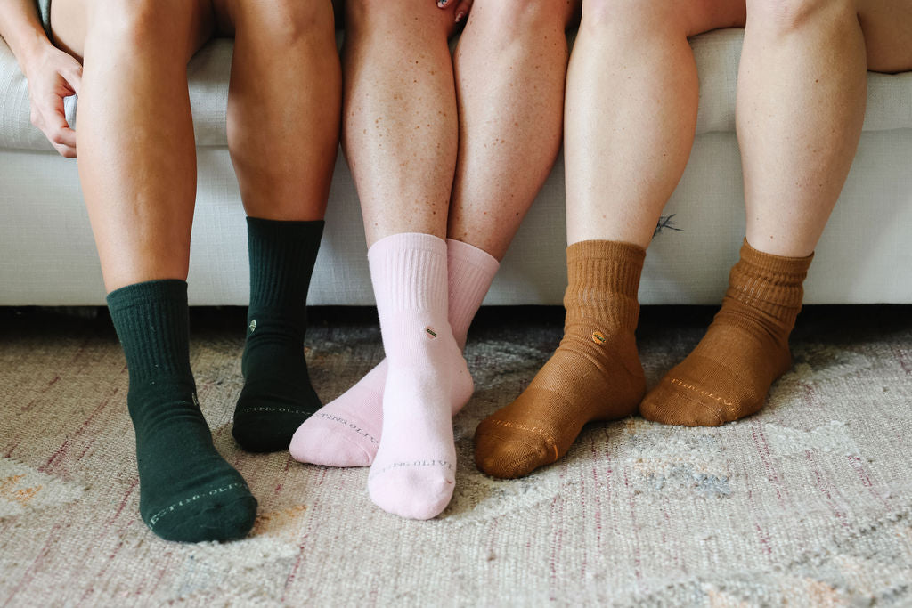 NESTING OLIVE SOCKS