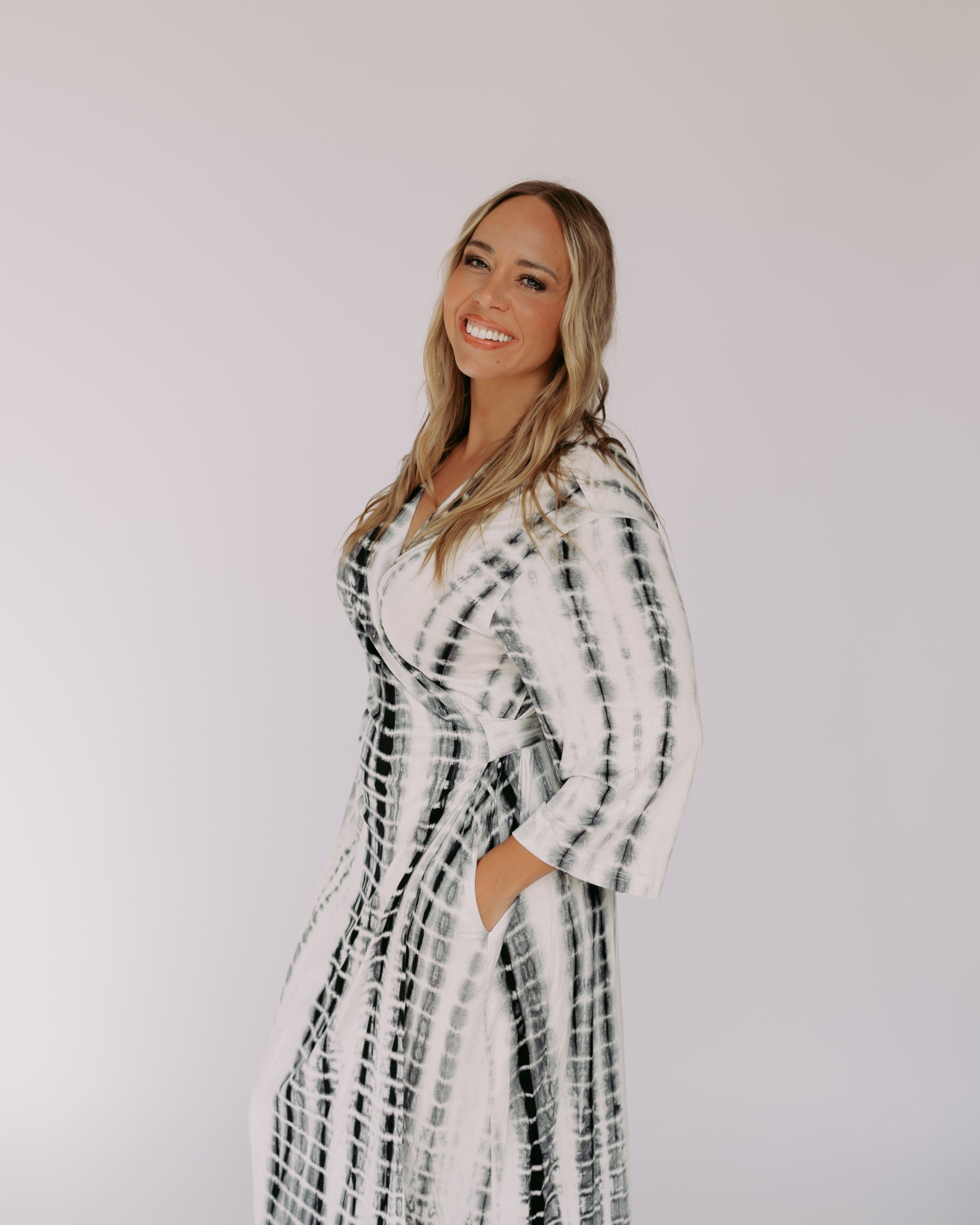 Dress Robe – Black Tie Dye